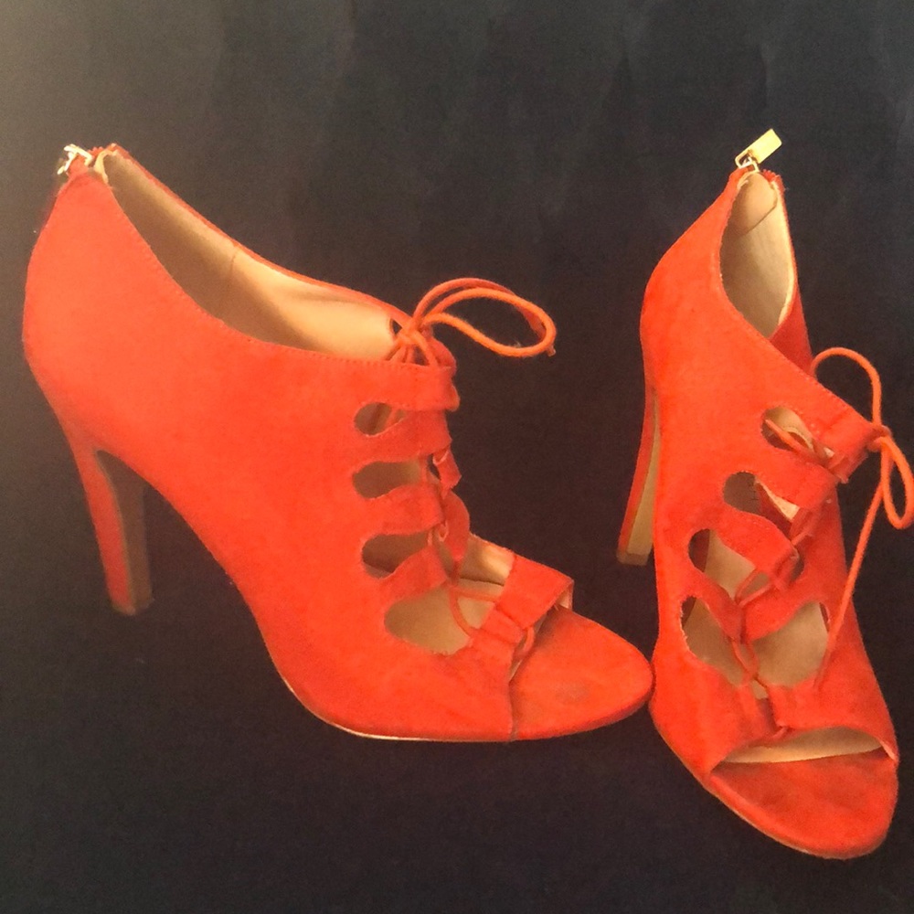 Orange strapped heels!